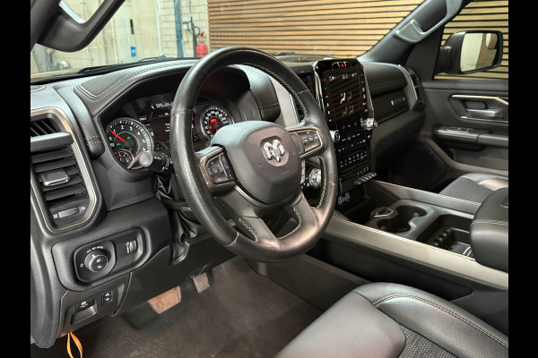 Dodge Ram 1500 5.7 V8 4x4 Crew Cab Sport | Full BLACK | Camera | ALPINE | Soft Cover | Apple Carplay | Cruise | Dodge Ram 1500 5.7 V8 4x4 Crew Cab Sport | Full BLACK | Camera | ALPINE | Soft Cover | Apple Carplay | Cruise |