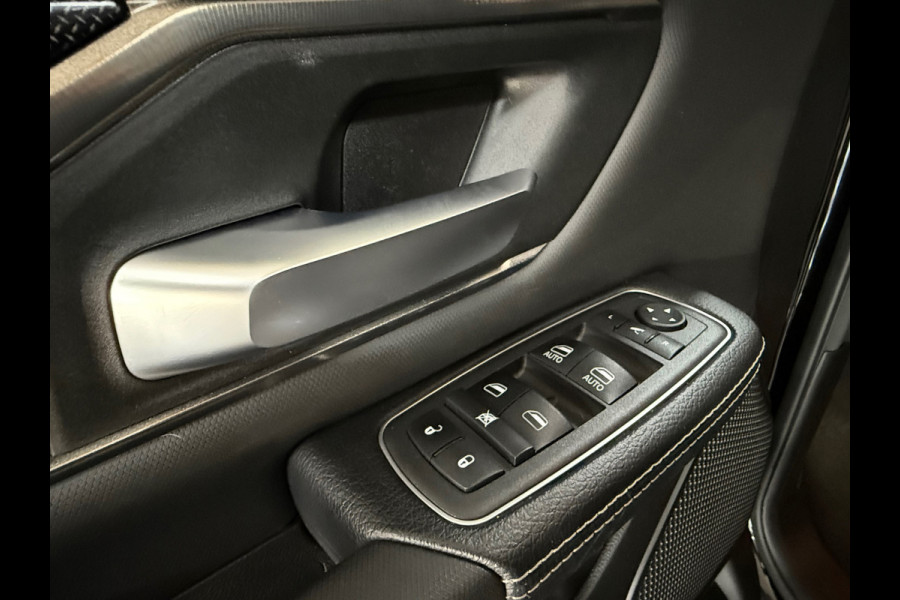 Dodge Ram 1500 5.7 V8 4x4 Crew Cab Sport | Full BLACK | Camera | ALPINE | Soft Cover | Apple Carplay | Cruise | Dodge Ram 1500 5.7 V8 4x4 Crew Cab Sport | Full BLACK | Camera | ALPINE | Soft Cover | Apple Carplay | Cruise |
