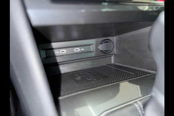 Volkswagen Tiguan 1.4 TSI eHybrid R-Line Business+ | Trekhaak Elektrisch | Navigatie | Adaptive Cruise | Alcantara | 19' inch Volkswagen Tiguan 1.4 TSI eHybrid R-Line Business+ | Trekhaak Elektrisch | Navigatie | Adaptive Cruise | Alcantara | 19' inch