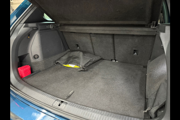 Volkswagen Tiguan 1.4 TSI eHybrid R-Line Business+ | Trekhaak Elektrisch | Navigatie | Adaptive Cruise | Alcantara | 19' inch Volkswagen Tiguan 1.4 TSI eHybrid R-Line Business+ | Trekhaak Elektrisch | Navigatie | Adaptive Cruise | Alcantara | 19' inch