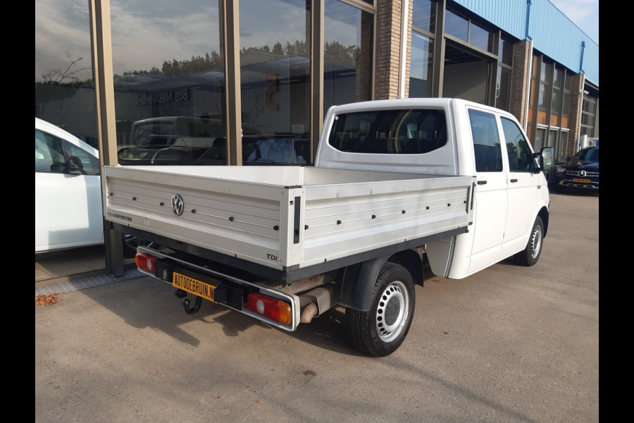 Volkswagen Transporter 2.0 TDI 150 Pk L2 Dubbel Cabine 6-Persoon Airco Cruise control Trekhaak 2500 Kg Volkswagen Transporter 2.0 TDI 150 Pk L2 Dubbel Cabine 6-Persoon Airco Cruise control Trekhaak 2500 Kg