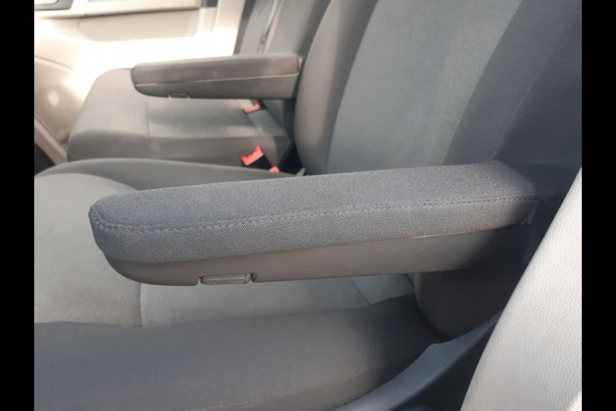 Volkswagen Transporter 2.0 TDI 150 Pk L2 Dubbel Cabine 6-Persoon Airco Cruise control Trekhaak 2500 Kg Volkswagen Transporter 2.0 TDI 150 Pk L2 Dubbel Cabine 6-Persoon Airco Cruise control Trekhaak 2500 Kg