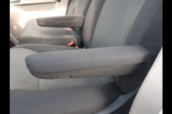 Volkswagen Transporter 2.0 TDI 150 Pk L2 Dubbel Cabine 6-Persoon Airco Cruise control Trekhaak 2500 Kg Volkswagen Transporter 2.0 TDI 150 Pk L2 Dubbel Cabine 6-Persoon Airco Cruise control Trekhaak 2500 Kg