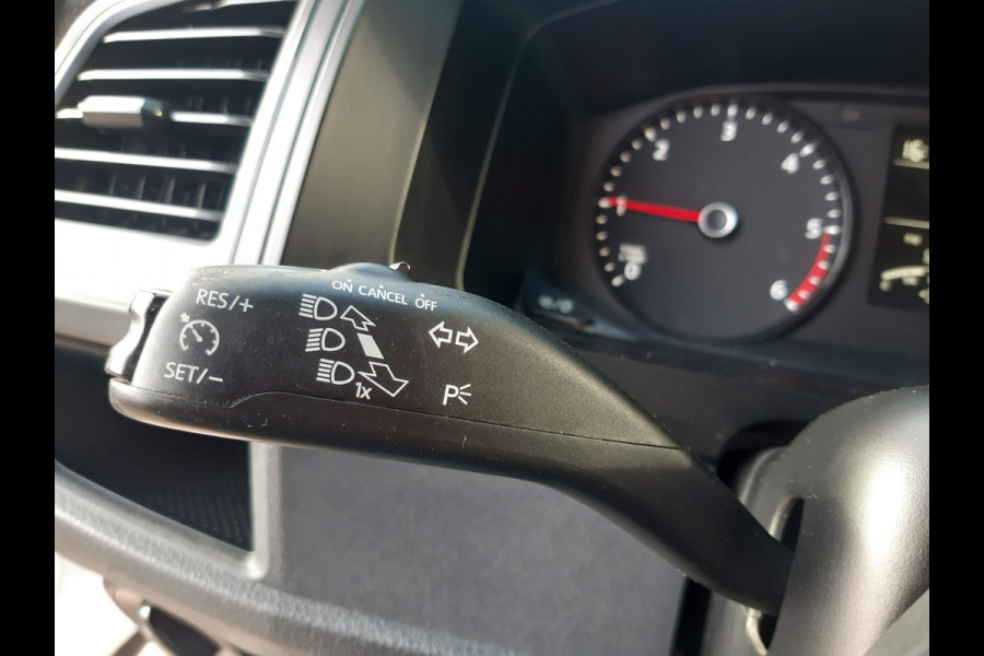 Volkswagen Transporter 2.0 TDI 150 Pk L2 Dubbel Cabine 6-Persoon Airco Cruise control Trekhaak 2500 Kg Volkswagen Transporter 2.0 TDI 150 Pk L2 Dubbel Cabine 6-Persoon Airco Cruise control Trekhaak 2500 Kg