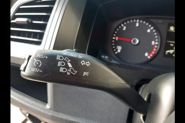Volkswagen Transporter 2.0 TDI 150 Pk L2 Dubbel Cabine 6-Persoon Airco Cruise control Trekhaak 2500 Kg Volkswagen Transporter 2.0 TDI 150 Pk L2 Dubbel Cabine 6-Persoon Airco Cruise control Trekhaak 2500 Kg