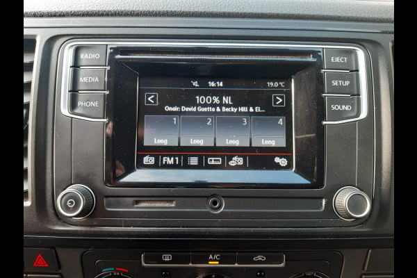 Volkswagen Transporter 2.0 TDI 150 Pk L2 Dubbel Cabine 6-Persoon Airco Cruise control Trekhaak 2500 Kg Volkswagen Transporter 2.0 TDI 150 Pk L2 Dubbel Cabine 6-Persoon Airco Cruise control Trekhaak 2500 Kg