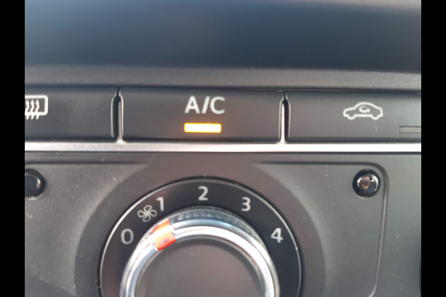 Volkswagen Transporter 2.0 TDI 150 Pk L2 Dubbel Cabine 6-Persoon Airco Cruise control Trekhaak 2500 Kg Volkswagen Transporter 2.0 TDI 150 Pk L2 Dubbel Cabine 6-Persoon Airco Cruise control Trekhaak 2500 Kg