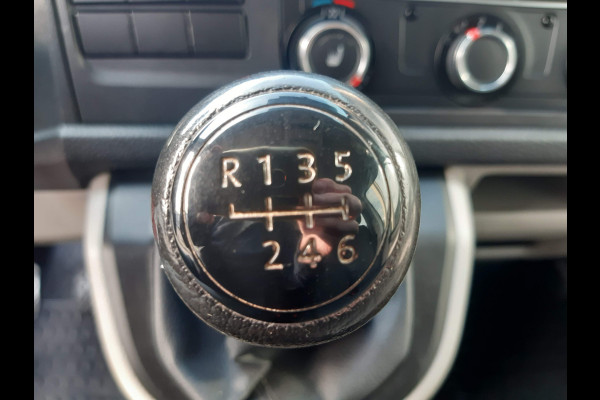 Volkswagen Transporter 2.0 TDI 150 Pk L2 Dubbel Cabine 6-Persoon Airco Cruise control Trekhaak 2500 Kg Volkswagen Transporter 2.0 TDI 150 Pk L2 Dubbel Cabine 6-Persoon Airco Cruise control Trekhaak 2500 Kg