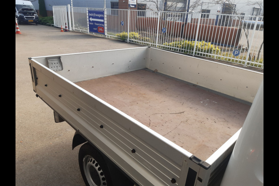 Volkswagen Transporter 2.0 TDI 150 Pk L2 Dubbel Cabine 6-Persoon Airco Cruise control Trekhaak 2500 Kg Volkswagen Transporter 2.0 TDI 150 Pk L2 Dubbel Cabine 6-Persoon Airco Cruise control Trekhaak 2500 Kg