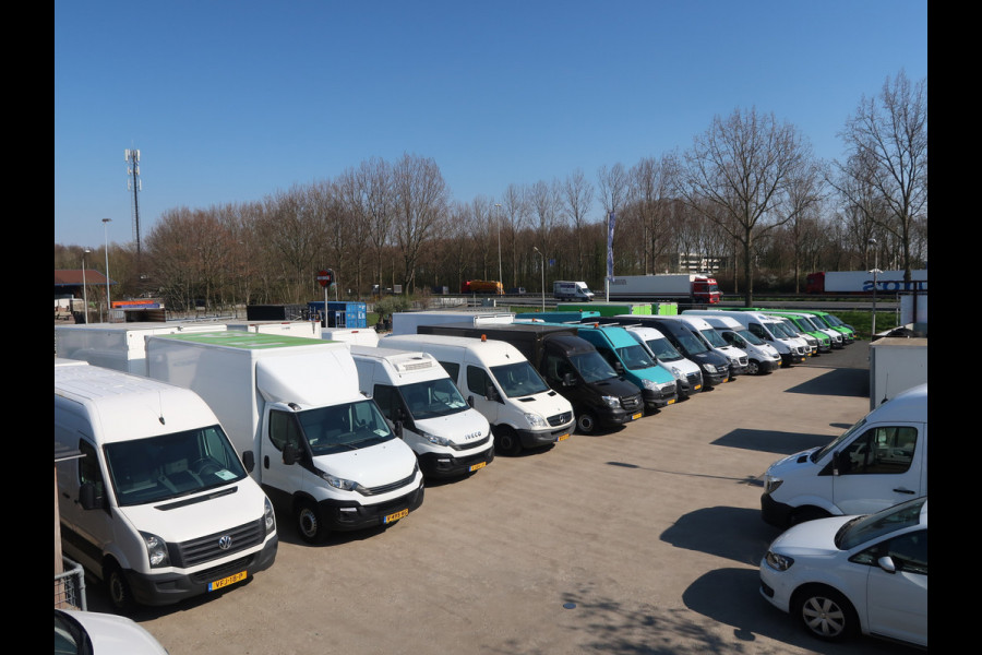 Volkswagen Transporter 2.0 TDI 150 Pk L2 Dubbel Cabine 6-Persoon Airco Cruise control Trekhaak 2500 Kg Volkswagen Transporter 2.0 TDI 150 Pk L2 Dubbel Cabine 6-Persoon Airco Cruise control Trekhaak 2500 Kg