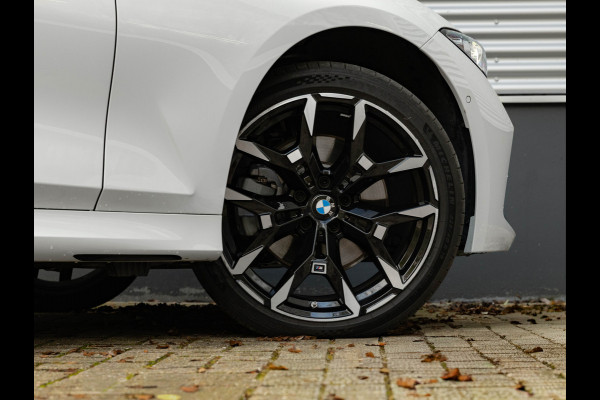 BMW 3 Serie Touring 330e xDrive - M-Sport - LCI 2 - Memoryzetel - Head-up - Driving + Parking Ass