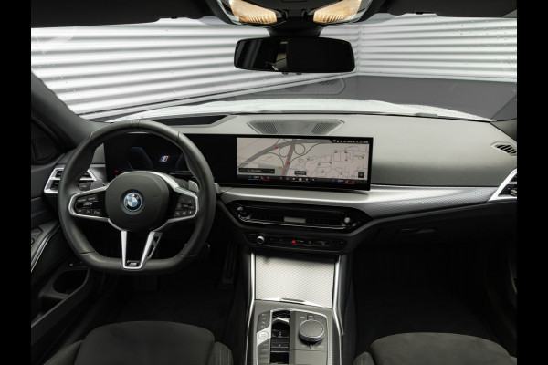 BMW 3 Serie Touring 330e xDrive - M-Sport - LCI 2 - Memoryzetel - Head-up - Driving + Parking Ass