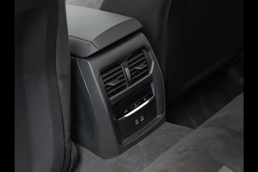 BMW 3 Serie Touring 330e xDrive - M-Sport - LCI 2 - Memoryzetel - Head-up - Driving + Parking Ass