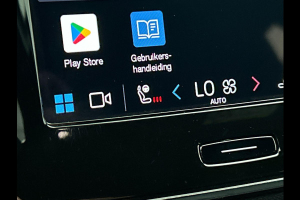 Volvo XC40 Recharge Plus 70 kWh | Navigatie | Apple Carplay/Android Auto | Climate control | Camera | Led | Parkeer sensoren | Virtual Cockpit | Cruise Control | 19"Lichtmetalen velgen | Sportstoelen Volvo XC40 Recharge Plus 70 kWh | Navigatie | Apple Carplay/Android Auto | Climate control | Camera | Led | Parkeer sensoren | Virtual Cockpit | Cruise Control | 19"Lichtmetalen velgen | Sportstoelen