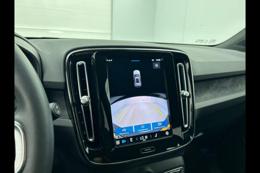 Volvo XC40 Recharge Plus 70 kWh | Navigatie | Apple Carplay/Android Auto | Climate control | Camera | Led | Parkeer sensoren | Virtual Cockpit | Cruise Control | 19"Lichtmetalen velgen | Sportstoelen Volvo XC40 Recharge Plus 70 kWh | Navigatie | Apple Carplay/Android Auto | Climate control | Camera | Led | Parkeer sensoren | Virtual Cockpit | Cruise Control | 19"Lichtmetalen velgen | Sportstoelen
