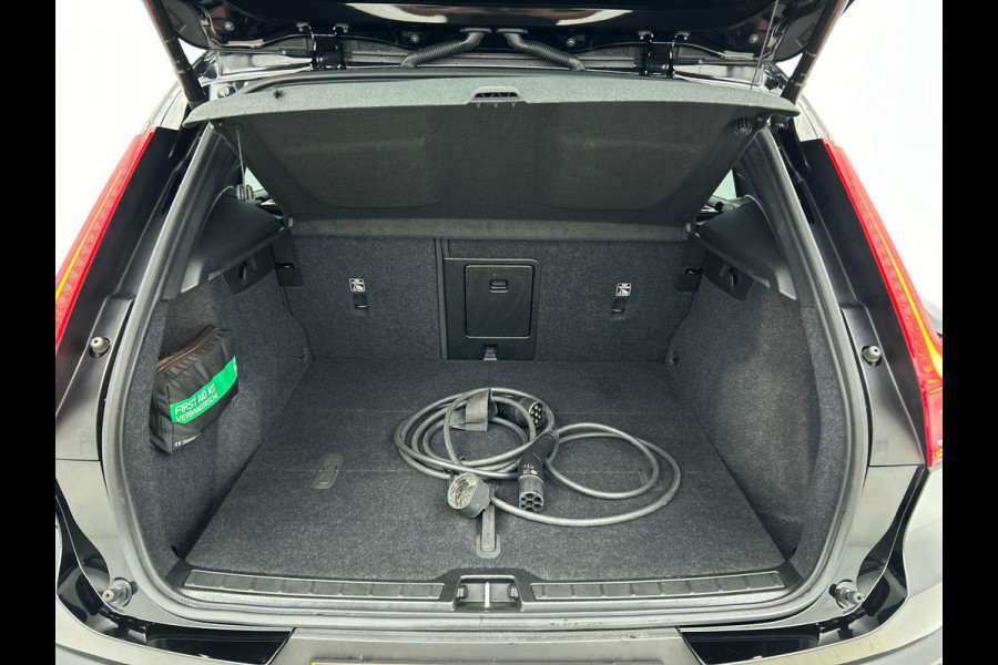 Volvo XC40 Recharge Plus 70 kWh | Navigatie | Apple Carplay/Android Auto | Climate control | Camera | Led | Parkeer sensoren | Virtual Cockpit | Cruise Control | 19"Lichtmetalen velgen | Sportstoelen Volvo XC40 Recharge Plus 70 kWh | Navigatie | Apple Carplay/Android Auto | Climate control | Camera | Led | Parkeer sensoren | Virtual Cockpit | Cruise Control | 19"Lichtmetalen velgen | Sportstoelen
