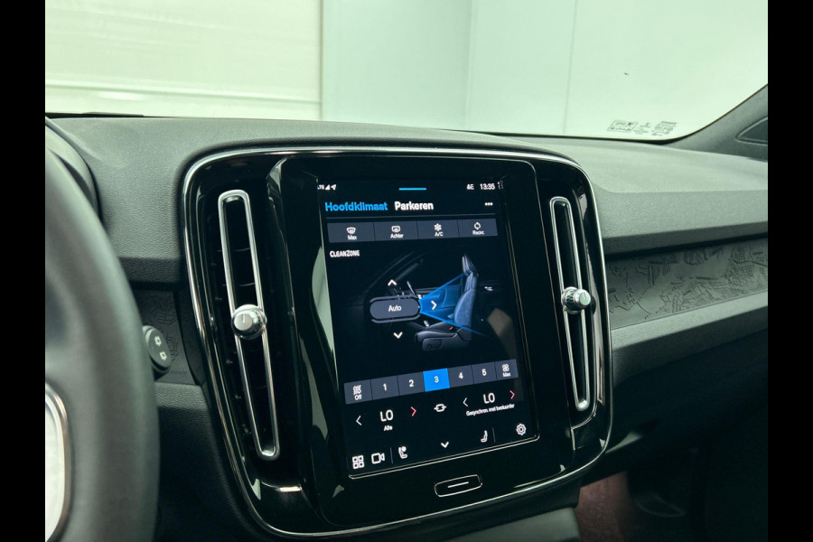Volvo XC40 Recharge Plus 70 kWh | Navigatie | Apple Carplay/Android Auto | Climate control | Camera | Led | Parkeer sensoren | Virtual Cockpit | Cruise Control | 19"Lichtmetalen velgen | Sportstoelen Volvo XC40 Recharge Plus 70 kWh | Navigatie | Apple Carplay/Android Auto | Climate control | Camera | Led | Parkeer sensoren | Virtual Cockpit | Cruise Control | 19"Lichtmetalen velgen | Sportstoelen