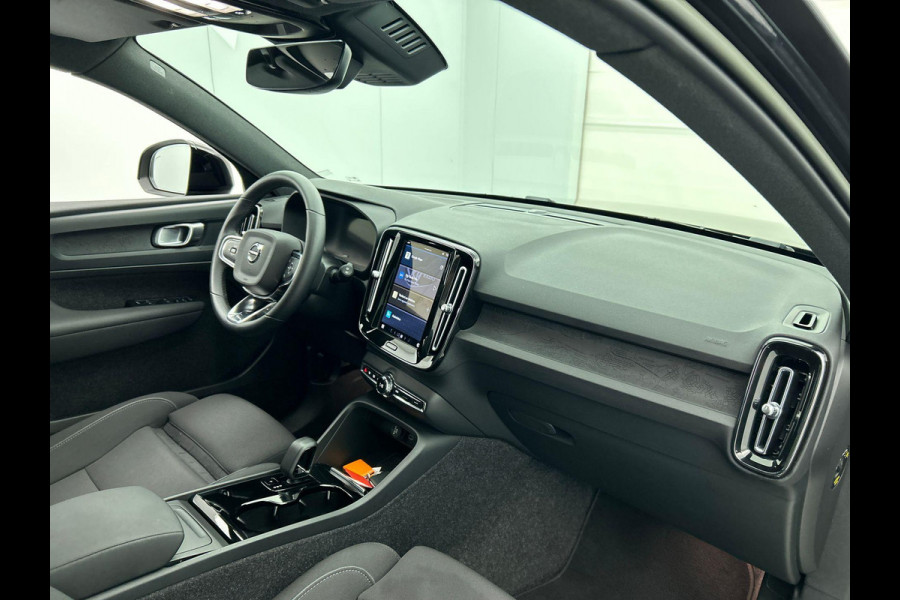 Volvo XC40 Recharge Plus 70 kWh | Navigatie | Apple Carplay/Android Auto | Climate control | Camera | Led | Parkeer sensoren | Virtual Cockpit | Cruise Control | 19"Lichtmetalen velgen | Sportstoelen Volvo XC40 Recharge Plus 70 kWh | Navigatie | Apple Carplay/Android Auto | Climate control | Camera | Led | Parkeer sensoren | Virtual Cockpit | Cruise Control | 19"Lichtmetalen velgen | Sportstoelen