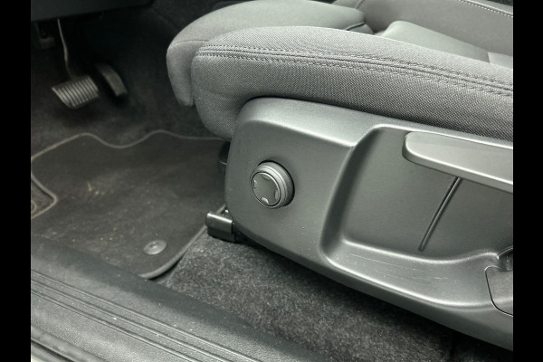 Volvo XC40 Recharge Plus 70 kWh | Navigatie | Apple Carplay/Android Auto | Climate control | Camera | Led | Parkeer sensoren | Virtual Cockpit | Cruise Control | 19"Lichtmetalen velgen | Sportstoelen Volvo XC40 Recharge Plus 70 kWh | Navigatie | Apple Carplay/Android Auto | Climate control | Camera | Led | Parkeer sensoren | Virtual Cockpit | Cruise Control | 19"Lichtmetalen velgen | Sportstoelen