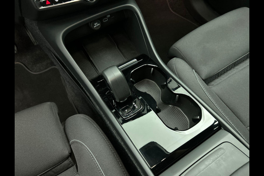 Volvo XC40 Recharge Plus 70 kWh | Navigatie | Apple Carplay/Android Auto | Climate control | Camera | Led | Parkeer sensoren | Virtual Cockpit | Cruise Control | 19"Lichtmetalen velgen | Sportstoelen Volvo XC40 Recharge Plus 70 kWh | Navigatie | Apple Carplay/Android Auto | Climate control | Camera | Led | Parkeer sensoren | Virtual Cockpit | Cruise Control | 19"Lichtmetalen velgen | Sportstoelen