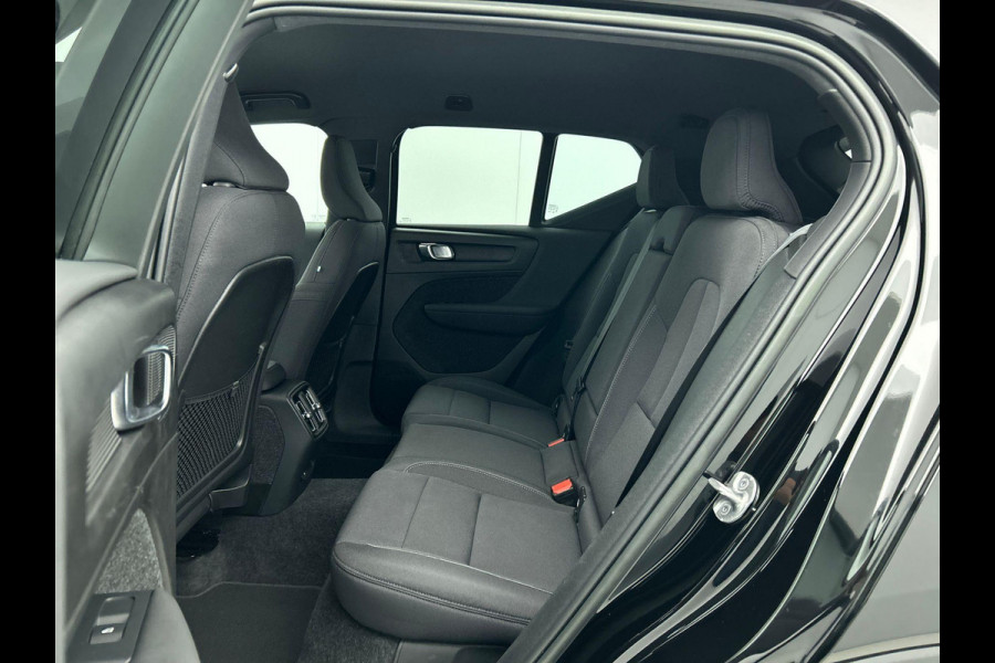 Volvo XC40 Recharge Plus 70 kWh | Navigatie | Apple Carplay/Android Auto | Climate control | Camera | Led | Parkeer sensoren | Virtual Cockpit | Cruise Control | 19"Lichtmetalen velgen | Sportstoelen Volvo XC40 Recharge Plus 70 kWh | Navigatie | Apple Carplay/Android Auto | Climate control | Camera | Led | Parkeer sensoren | Virtual Cockpit | Cruise Control | 19"Lichtmetalen velgen | Sportstoelen