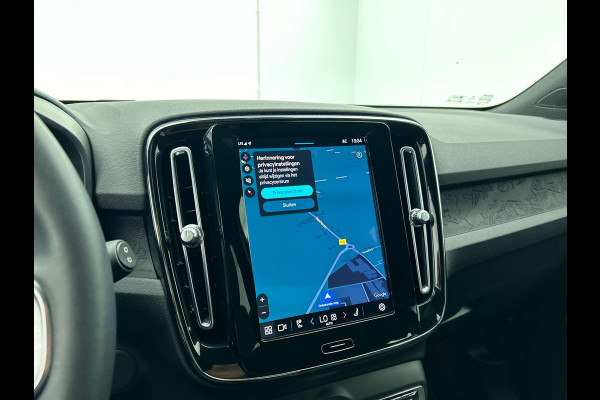 Volvo XC40 Recharge Plus 70 kWh | Navigatie | Apple Carplay/Android Auto | Climate control | Camera | Led | Parkeer sensoren | Virtual Cockpit | Cruise Control | 19"Lichtmetalen velgen | Sportstoelen Volvo XC40 Recharge Plus 70 kWh | Navigatie | Apple Carplay/Android Auto | Climate control | Camera | Led | Parkeer sensoren | Virtual Cockpit | Cruise Control | 19"Lichtmetalen velgen | Sportstoelen