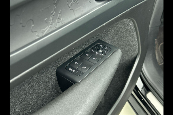 Volvo XC40 Recharge Plus 70 kWh | Navigatie | Apple Carplay/Android Auto | Climate control | Camera | Led | Parkeer sensoren | Virtual Cockpit | Cruise Control | 19"Lichtmetalen velgen | Sportstoelen Volvo XC40 Recharge Plus 70 kWh | Navigatie | Apple Carplay/Android Auto | Climate control | Camera | Led | Parkeer sensoren | Virtual Cockpit | Cruise Control | 19"Lichtmetalen velgen | Sportstoelen