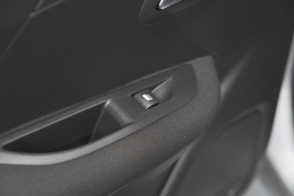 Peugeot 208 PureTech 100 Active | Parkeersensoren | Navigatie | Apple Carplay Peugeot 208 PureTech 100 Active | Parkeersensoren | Navigatie | Apple Carplay