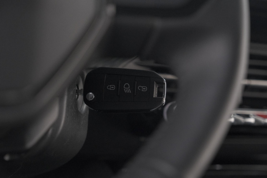 Peugeot 208 PureTech 100 Active | Parkeersensoren | Navigatie | Apple Carplay Peugeot 208 PureTech 100 Active | Parkeersensoren | Navigatie | Apple Carplay