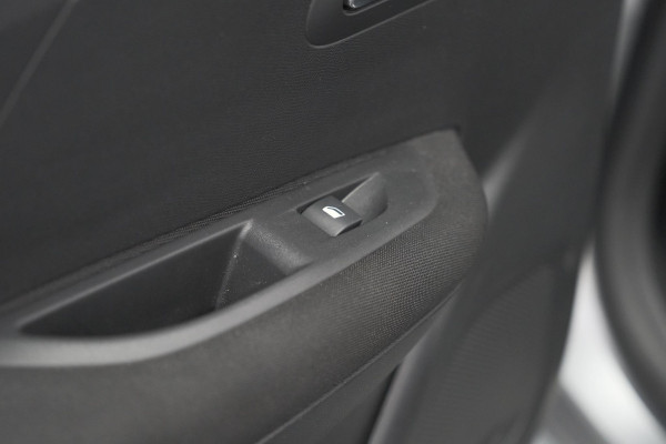 Peugeot 208 PureTech 100 Active | Parkeersensoren | Navigatie | Apple Carplay Peugeot 208 PureTech 100 Active | Parkeersensoren | Navigatie | Apple Carplay