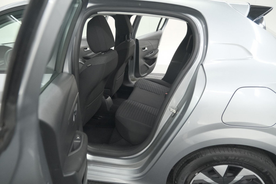 Peugeot 208 PureTech 100 Active | Parkeersensoren | Navigatie | Apple Carplay Peugeot 208 PureTech 100 Active | Parkeersensoren | Navigatie | Apple Carplay