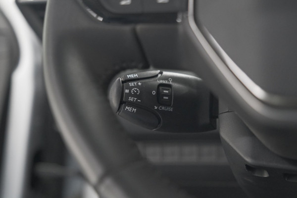 Peugeot 208 PureTech 100 Active | Parkeersensoren | Navigatie | Apple Carplay Peugeot 208 PureTech 100 Active | Parkeersensoren | Navigatie | Apple Carplay