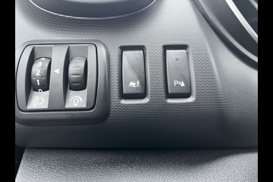 Renault Trafic 1.6 dCi E6 Comfort R-link 3 Zits Lease €251 p/m Airco, Navi, PDC, Bedrijfsinrichting, Cruise controle. Renault Trafic 1.6 dCi E6 Comfort R-link 3 Zits Lease €251 p/m Airco, Navi, PDC, Bedrijfsinrichting, Cruise controle.