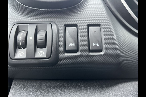 Renault Trafic 1.6 dCi E6 Comfort R-link 3 Zits Lease €251 p/m Airco, Navi, PDC, Bedrijfsinrichting, Cruise controle. Renault Trafic 1.6 dCi E6 Comfort R-link 3 Zits Lease €251 p/m Airco, Navi, PDC, Bedrijfsinrichting, Cruise controle.