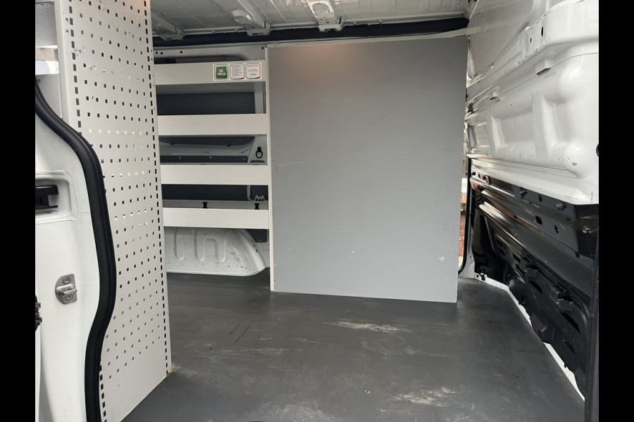 Renault Trafic 1.6 dCi E6 Comfort R-link 3 Zits Lease €251 p/m Airco, Navi, PDC, Bedrijfsinrichting, Cruise controle. Renault Trafic 1.6 dCi E6 Comfort R-link 3 Zits Lease €251 p/m Airco, Navi, PDC, Bedrijfsinrichting, Cruise controle.