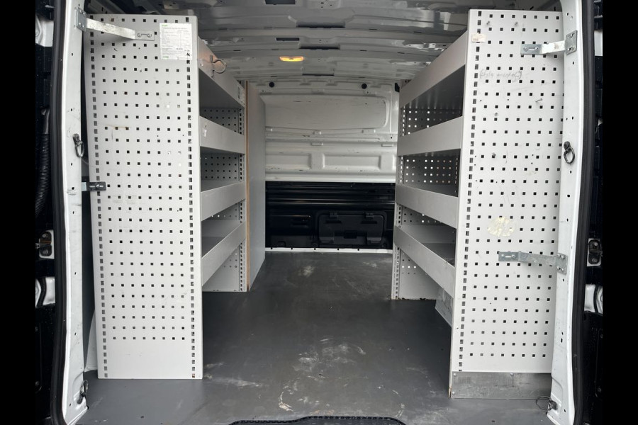 Renault Trafic 1.6 dCi E6 Comfort R-link 3 Zits Lease €251 p/m Airco, Navi, PDC, Bedrijfsinrichting, Cruise controle. Renault Trafic 1.6 dCi E6 Comfort R-link 3 Zits Lease €251 p/m Airco, Navi, PDC, Bedrijfsinrichting, Cruise controle.