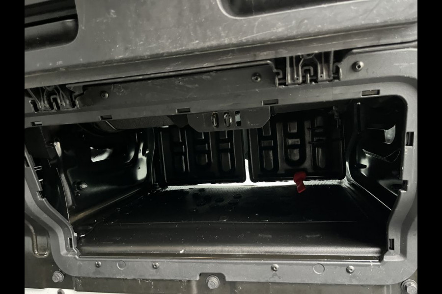 Renault Trafic 1.6 dCi E6 Comfort R-link 3 Zits Lease €251 p/m Airco, Navi, PDC, Bedrijfsinrichting, Cruise controle. Renault Trafic 1.6 dCi E6 Comfort R-link 3 Zits Lease €251 p/m Airco, Navi, PDC, Bedrijfsinrichting, Cruise controle.