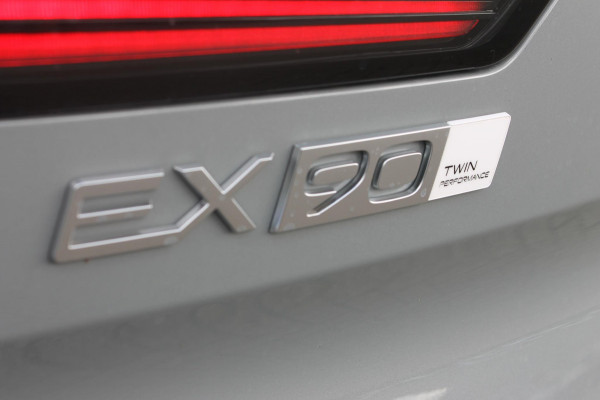 Volvo EX90 517Pk Twin Motor Performance Ultra 7p 111KwH Google infotainment / Luchtvering / Bowers & Wilkins Audio / Parkeersensoren rondom met 360 graden camera