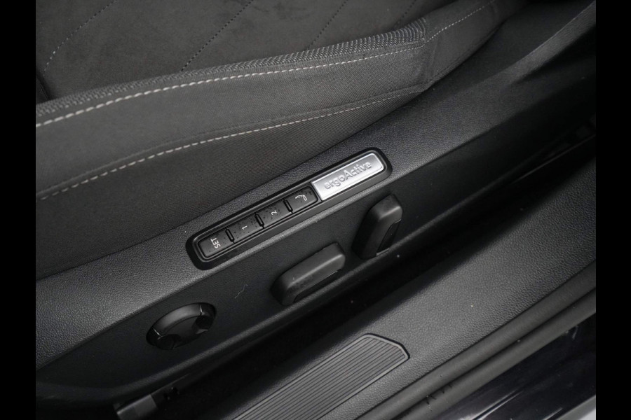 Volkswagen Golf 1.4 eHybrid 204pk Style Navigatie Massage Camera Led 289 Volkswagen Golf 1.4 eHybrid 204pk Style Navigatie Massage Camera Led 289
