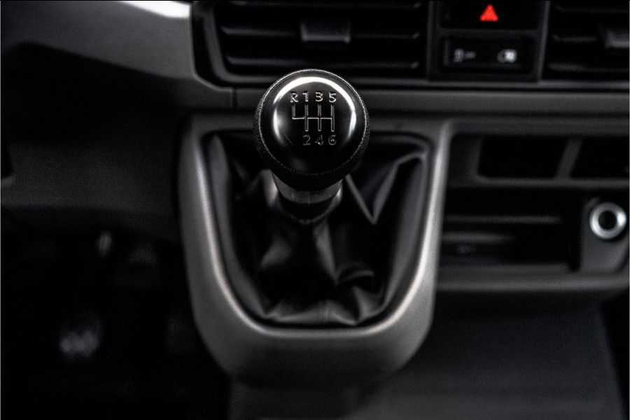 Volkswagen Crafter 35 TDI | L4H3 | NW Model | 140PK | Camera | CarPlay | Navigatie | Climate | PDC | Euro 6