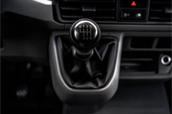 Volkswagen Crafter 35 TDI | L4H3 | NW Model | 140PK | Camera | CarPlay | Navigatie | Climate | PDC | Euro 6