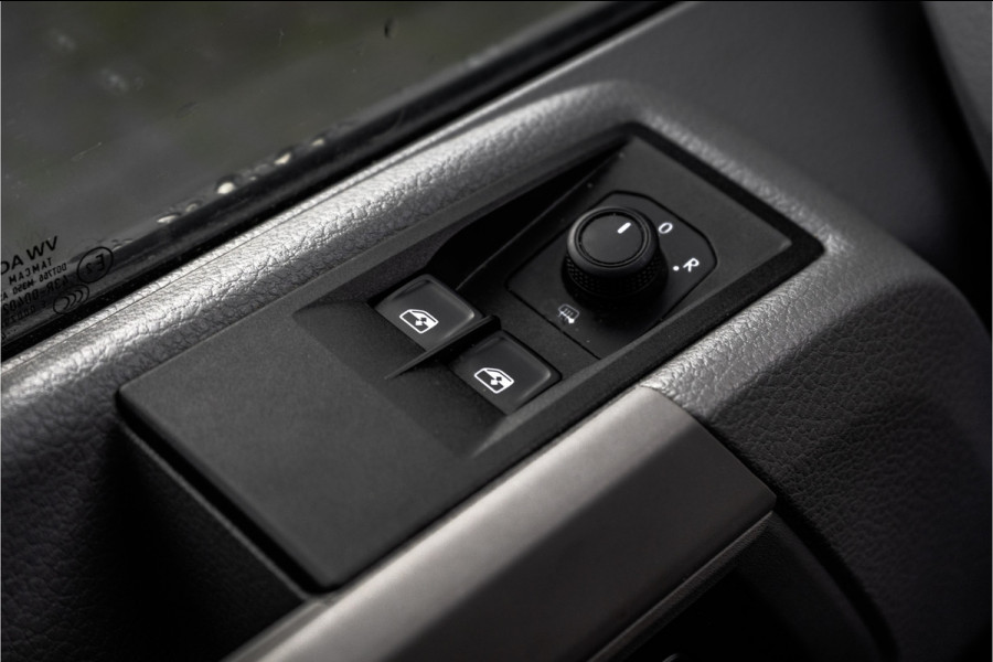 Volkswagen Crafter 35 TDI | L4H3 | NW Model | 140PK | Camera | CarPlay | Navigatie | Climate | PDC | Euro 6