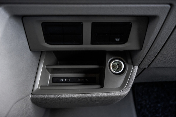 Volkswagen Crafter 35 TDI | L4H3 | NW Model | 140PK | Camera | CarPlay | Navigatie | Climate | PDC | Euro 6