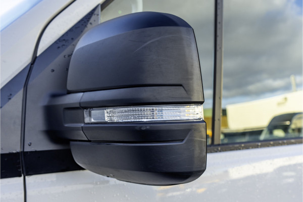 Volkswagen Crafter 35 TDI | L4H3 | NW Model | 140PK | Camera | CarPlay | Navigatie | Climate | PDC | Euro 6