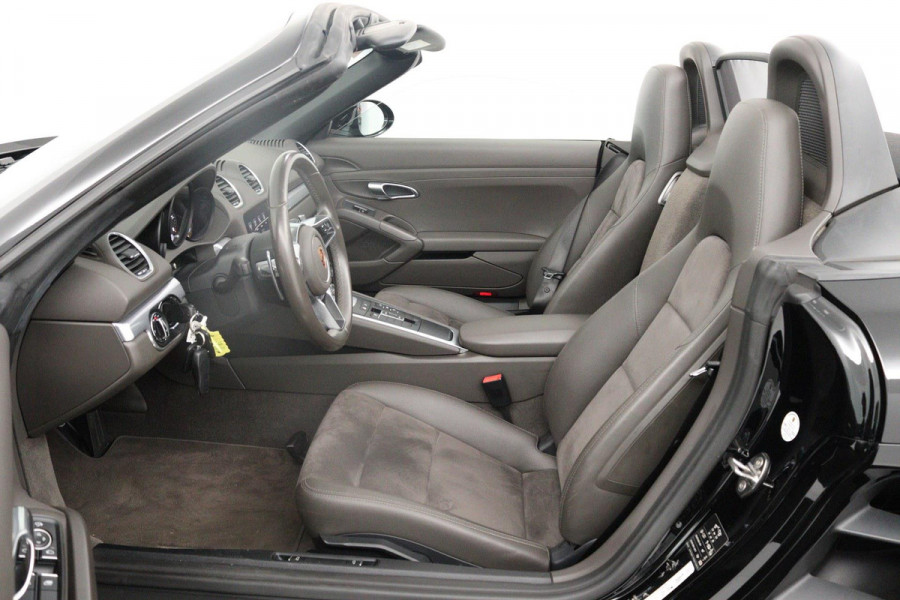 Porsche 718 Boxster 2.0 AANBIEDING!!!(Perfect OnderH, Sport Chrono, Sport Uitlaat, StoelV, Parkeersensoren, Navi, Cruise Con, Etc) Porsche 718 Boxster 2.0 AANBIEDING!!!(Perfect OnderH, Sport Chrono, Sport Uitlaat, StoelV, Parkeersensoren, Navi, Cruise Con, Etc)