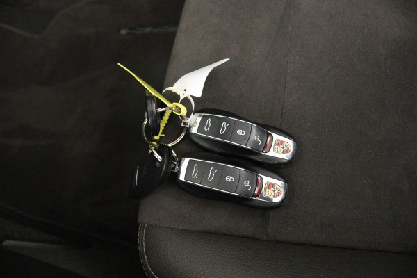 Porsche 718 Boxster 2.0 AANBIEDING!!!(Perfect OnderH, Sport Chrono, Sport Uitlaat, StoelV, Parkeersensoren, Navi, Cruise Con, Etc) Porsche 718 Boxster 2.0 AANBIEDING!!!(Perfect OnderH, Sport Chrono, Sport Uitlaat, StoelV, Parkeersensoren, Navi, Cruise Con, Etc)