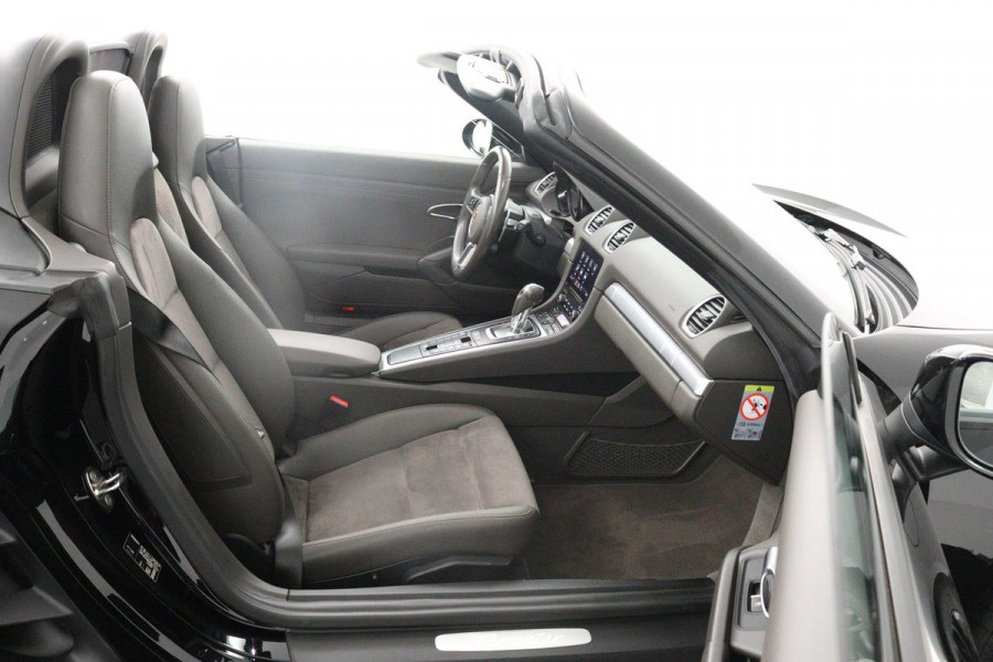 Porsche 718 Boxster 2.0 AANBIEDING!!!(Perfect OnderH, Sport Chrono, Sport Uitlaat, StoelV, Parkeersensoren, Navi, Cruise Con, Etc) Porsche 718 Boxster 2.0 AANBIEDING!!!(Perfect OnderH, Sport Chrono, Sport Uitlaat, StoelV, Parkeersensoren, Navi, Cruise Con, Etc)