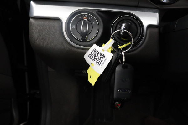 Porsche 718 Boxster 2.0 AANBIEDING!!!(Perfect OnderH, Sport Chrono, Sport Uitlaat, StoelV, Parkeersensoren, Navi, Cruise Con, Etc) Porsche 718 Boxster 2.0 AANBIEDING!!!(Perfect OnderH, Sport Chrono, Sport Uitlaat, StoelV, Parkeersensoren, Navi, Cruise Con, Etc)