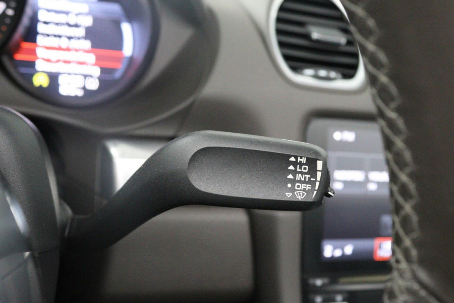 Porsche 718 Boxster 2.0 AANBIEDING!!!(Perfect OnderH, Sport Chrono, Sport Uitlaat, StoelV, Parkeersensoren, Navi, Cruise Con, Etc) Porsche 718 Boxster 2.0 AANBIEDING!!!(Perfect OnderH, Sport Chrono, Sport Uitlaat, StoelV, Parkeersensoren, Navi, Cruise Con, Etc)