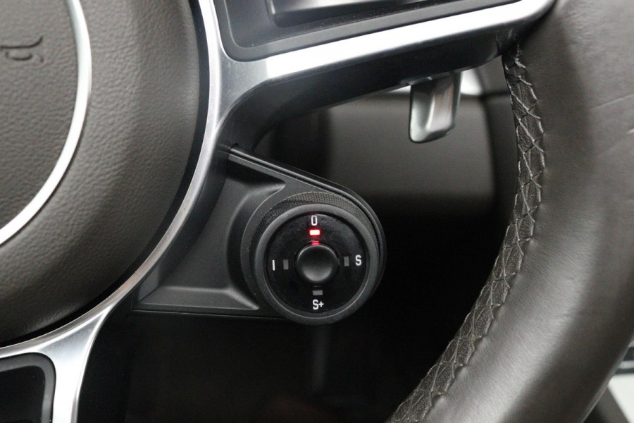 Porsche 718 Boxster 2.0 AANBIEDING!!!(Perfect OnderH, Sport Chrono, Sport Uitlaat, StoelV, Parkeersensoren, Navi, Cruise Con, Etc) Porsche 718 Boxster 2.0 AANBIEDING!!!(Perfect OnderH, Sport Chrono, Sport Uitlaat, StoelV, Parkeersensoren, Navi, Cruise Con, Etc)